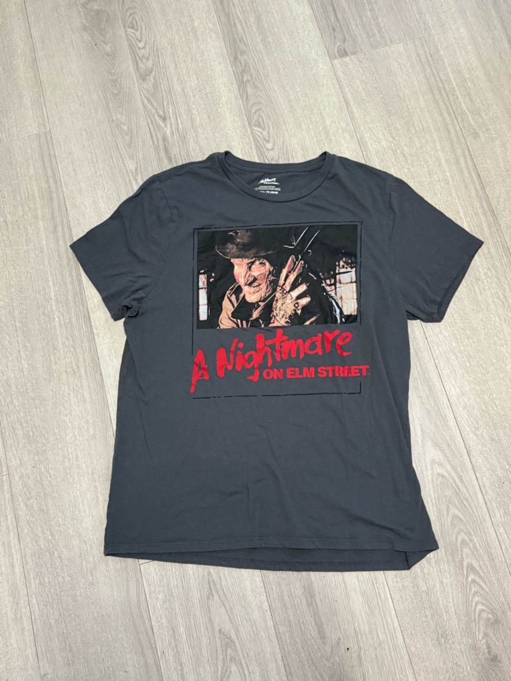 A Nightmare on Elm Street Graphic Tee Mens XL Gray with Freddy On front